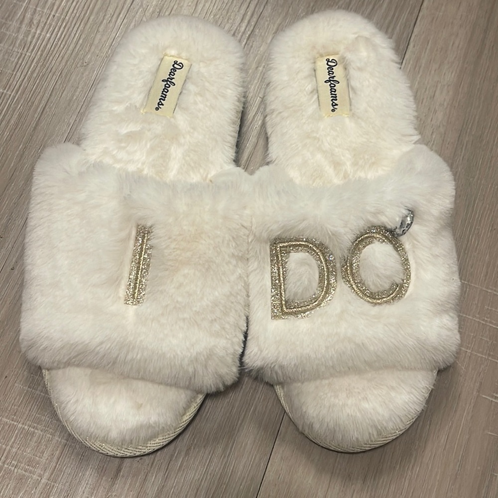 NWOT Dearfoams Bride “I Do” slippers 💍